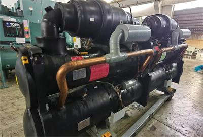螺桿式冷水機組與離心式冷水機